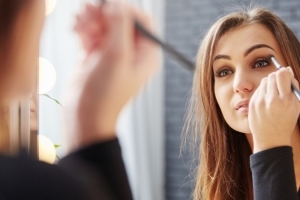 How Makeup Users Can Prevent Eye Health Problems